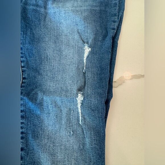 My style jeans with embroidered flowers - Picture 6 of 9